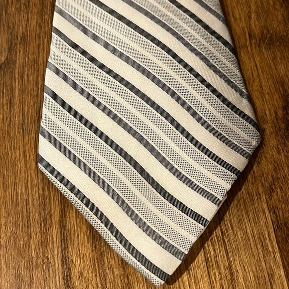 Calvin Klein 100% silk tie - Picture 1 of 2